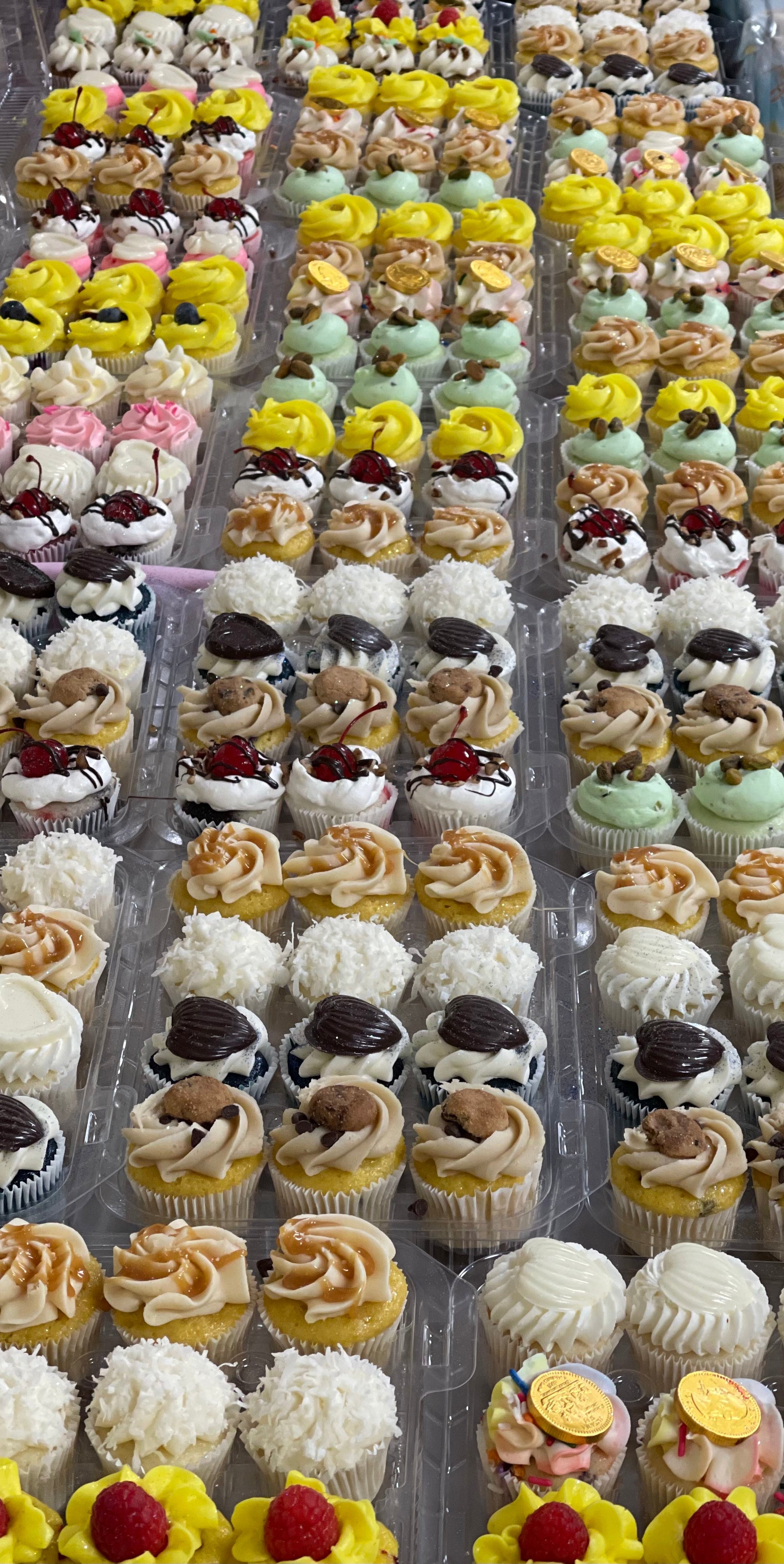 Mini Cupcake Bakers Choice | J. Edwards Gourmet — Fine Chocolates ...